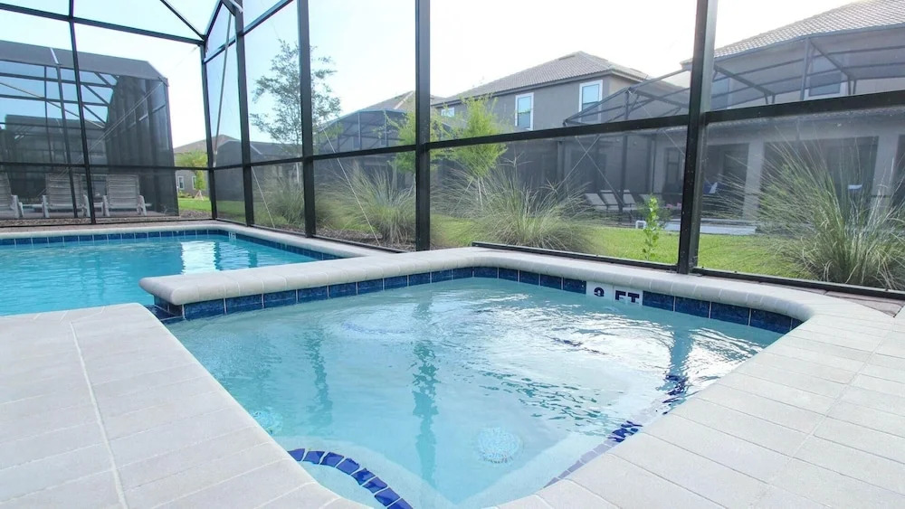 1405 Thunderbird Road