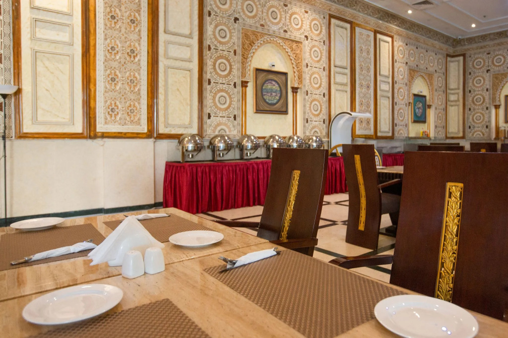 Crown Palace Hotel