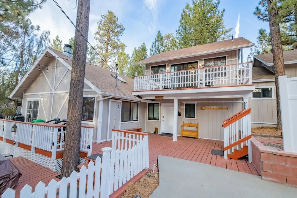 Fox Pines Retreat - Open Floor Plan With Foosball, Ping Pong, And A Hot Tub! 3 Bedroom Cabin