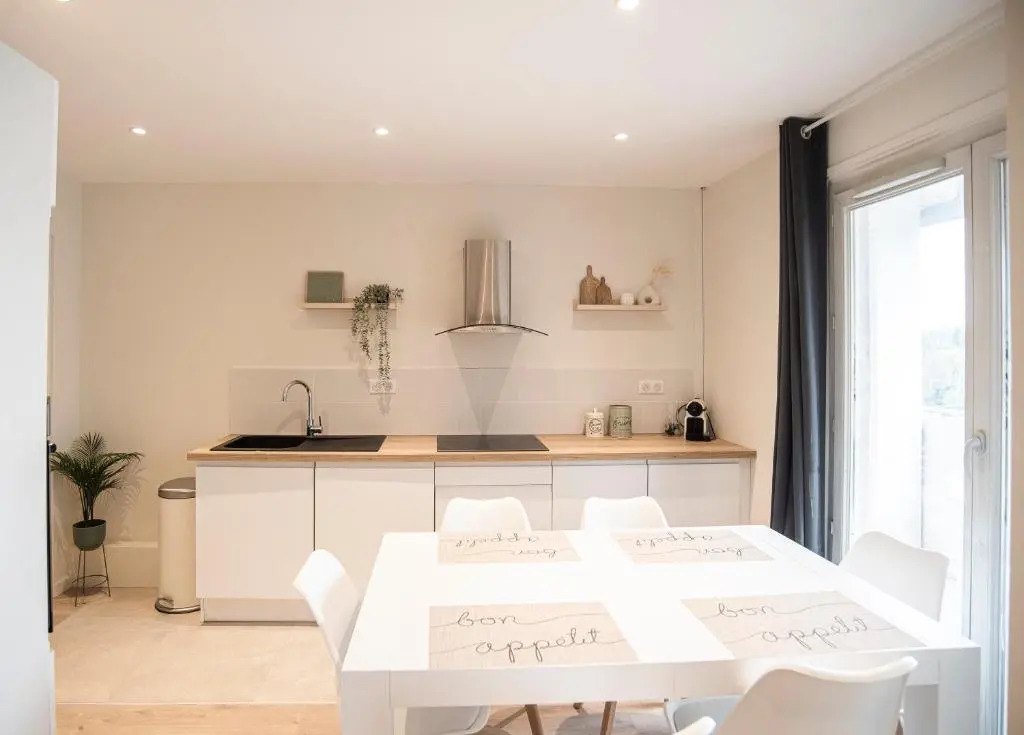 "Envie Lyonnaise" Location - 14 personnes - Terrasse - WIFI fibre optic