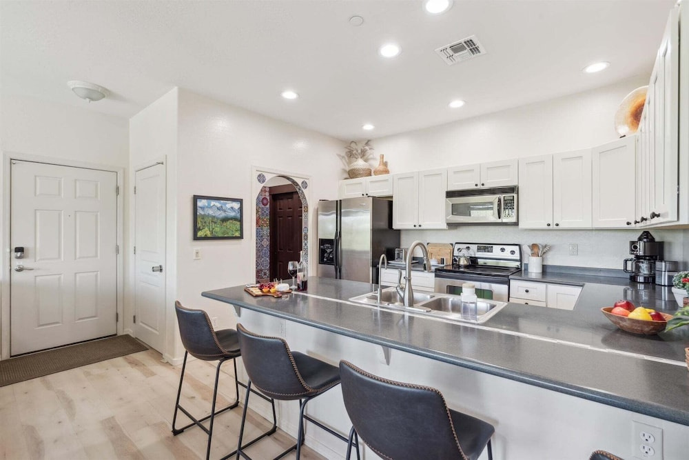 Scottsdale - 12050 N Panorama Dr #208