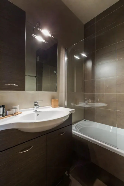 UPSTREET Stylish & Spacious 2BD Apt-Thiseio