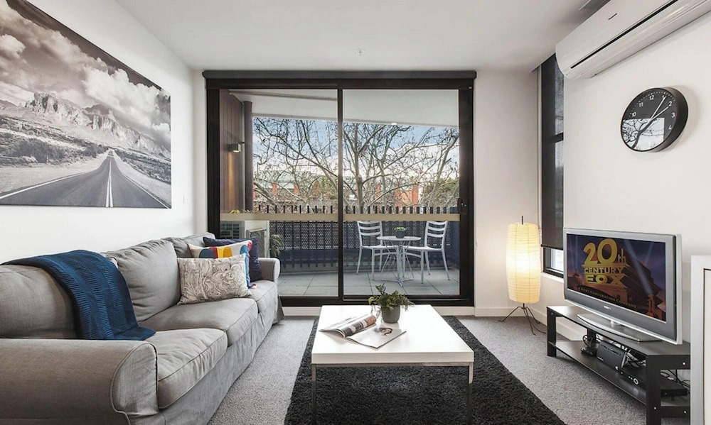 2 bed Apartment in Trendy Collingwood