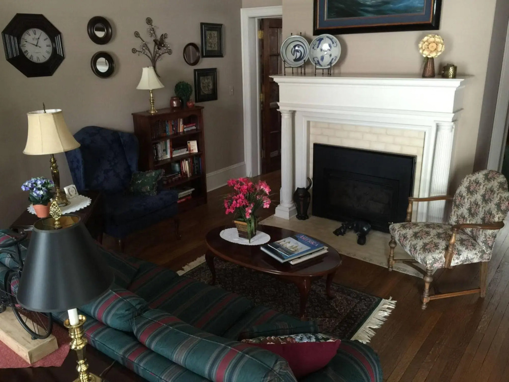 The Collins House Inn