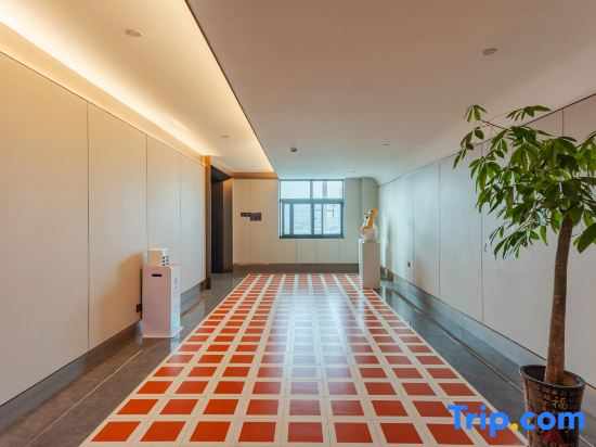 Qiwuyunshang Hotel (Chaohu High-Speed Rail East Station Yuemei Plaza)