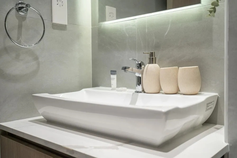 Charismatic Studio in Laya Heights Perfect for 2