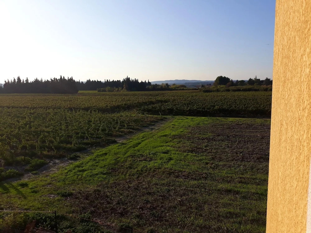House with 2 Bedrooms in Pujaut, with Enclosed Garden And Wifi