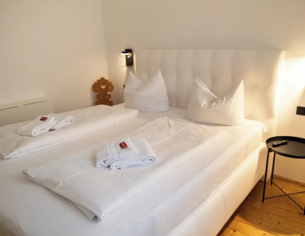 Gasthof zum goldenen Schiff - Historisches Hotel mit Frühstück & Self-Check-in
