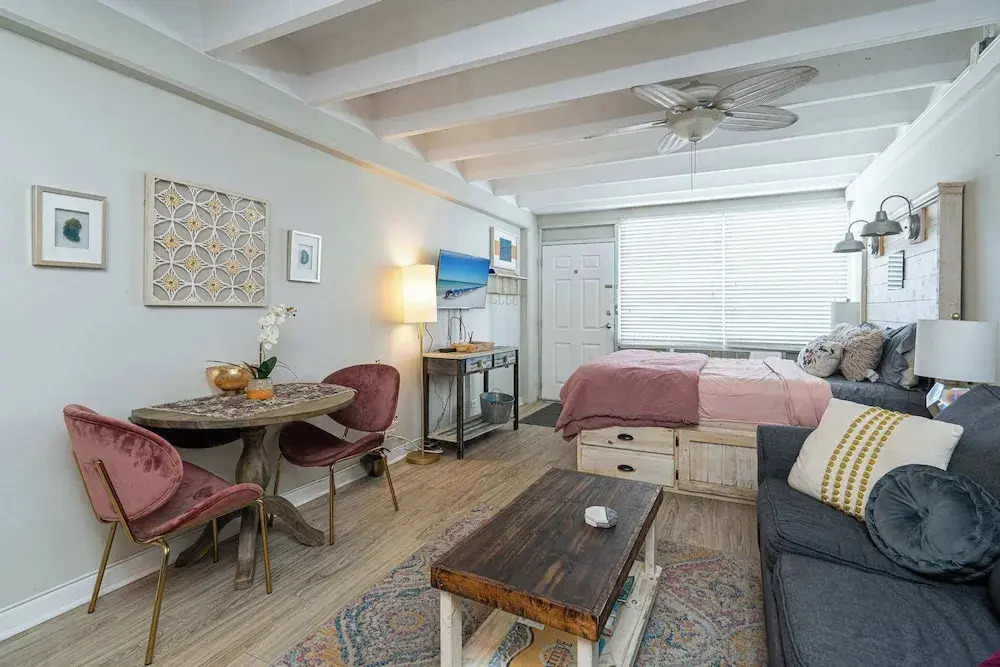 Coral Cove Beachfront Condo for 3 w/ Onsite Pool