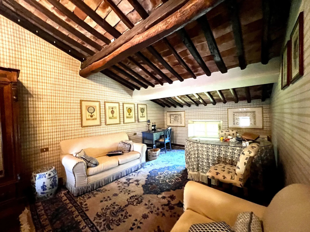 Villa Michaela, New Listing! Spacious Villa, exclusive venue with Pool, Chapel and Tennis courts