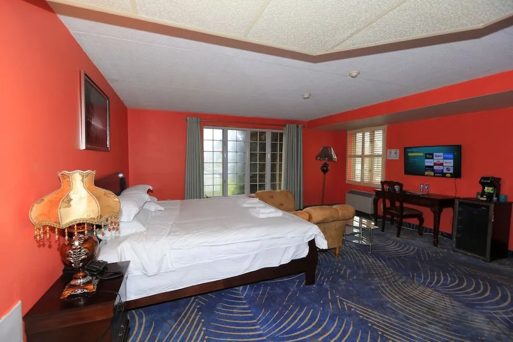 Fullerton Manor Inn