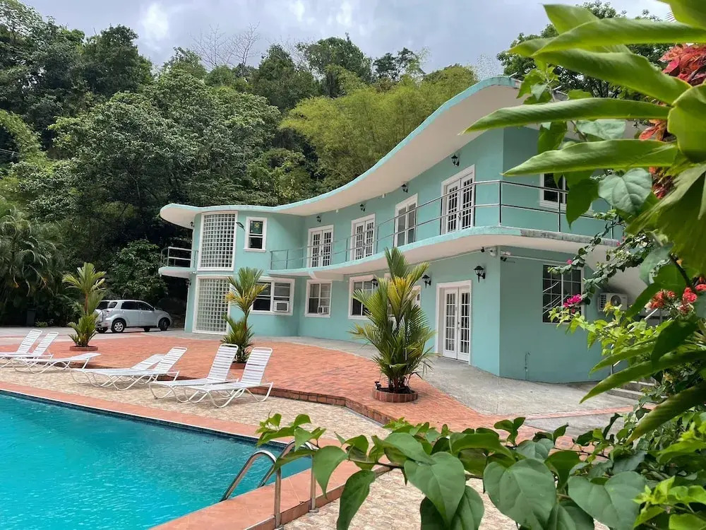Torraille Waterfall Villas