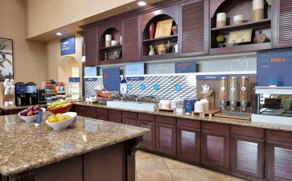 Holiday Inn Express Hotel & Suites DFW West - Hurst by IHG