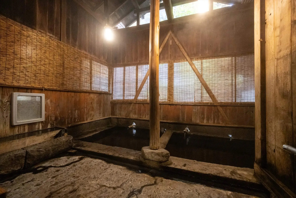 Hatcho no Yu Hot Spring Ryokan