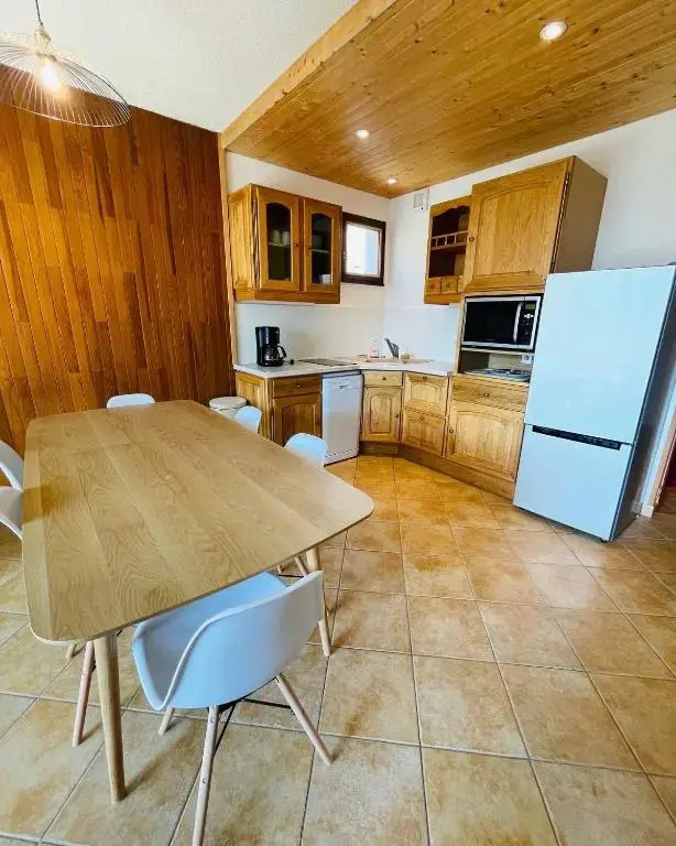 Appartement rénové à 200m de la plage + garage
