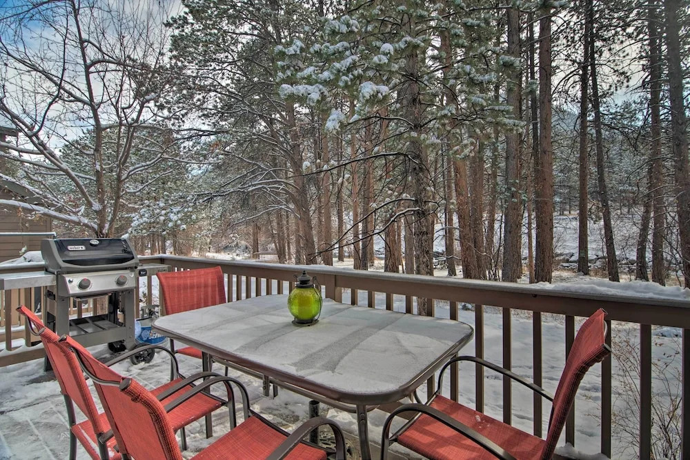 Spacious Estes Park Home on Big Thompson River!