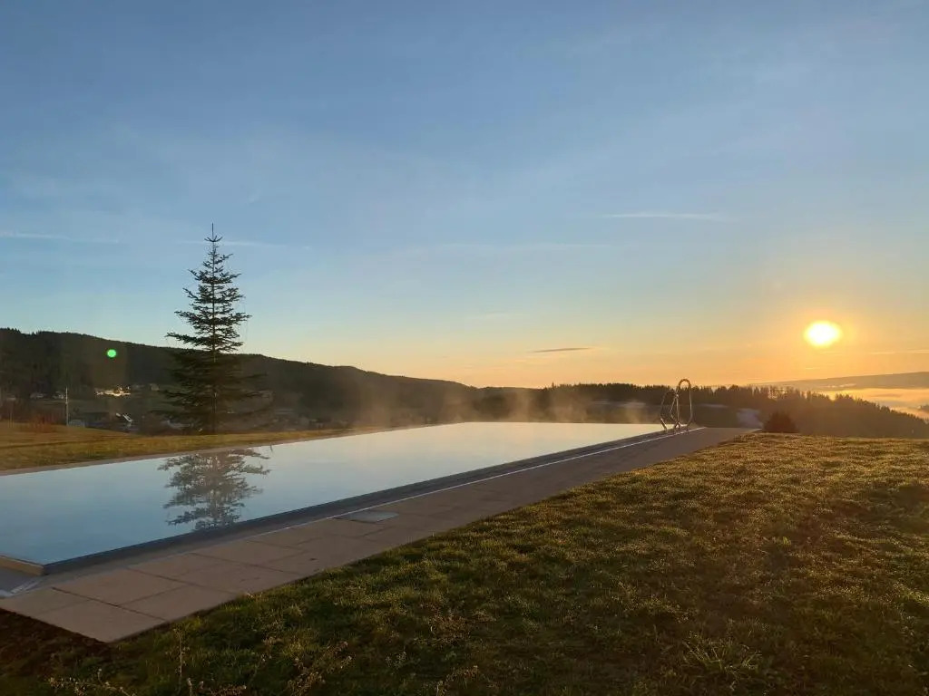 Schwarzwald Wellnesshotel SAIGERHÖH I Spa Golf & Wandern über dem Titisee