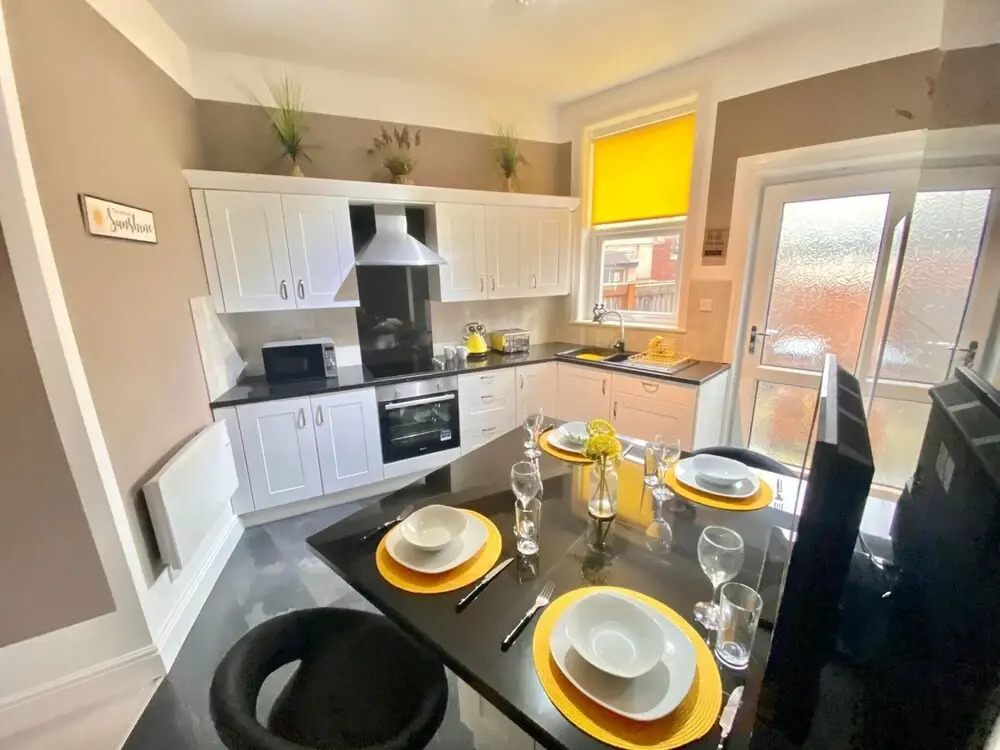 Blackpool Abode - Buttercup Suite