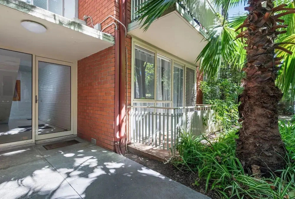Charming Inner-city Stay- Space, Style & Location