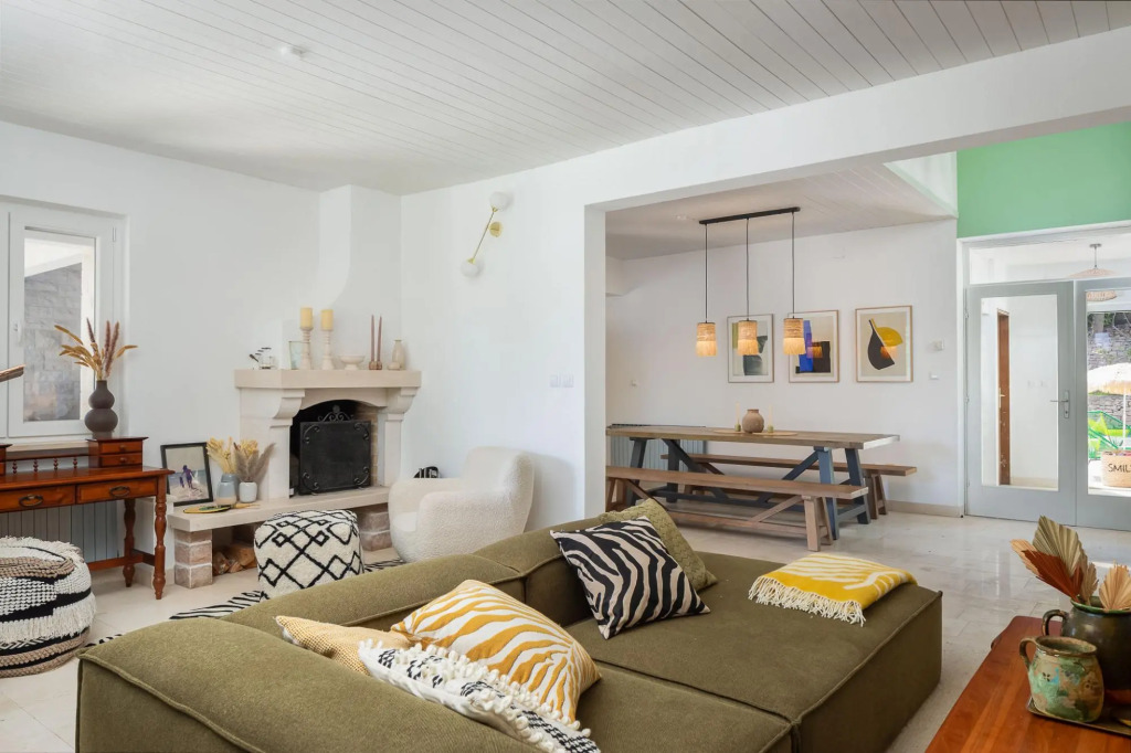 Sina in Splitska with 4 bedrooms and 3 bathrooms