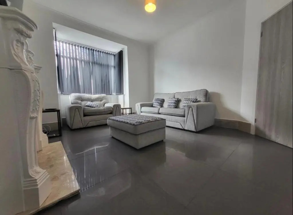 Bright 3 Bedroom house with Hot Tub