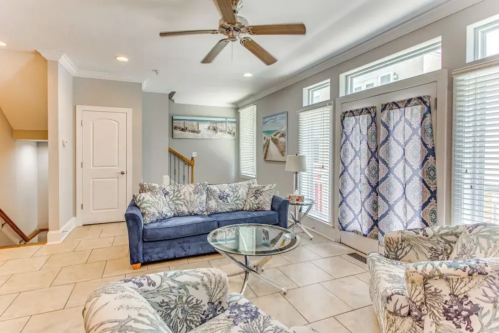 Walk to Ocean: Myrtle Beach Townhome w/ Balcony!