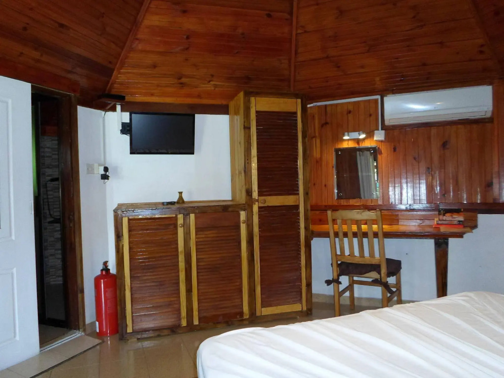 Amitie Chalets Praslin