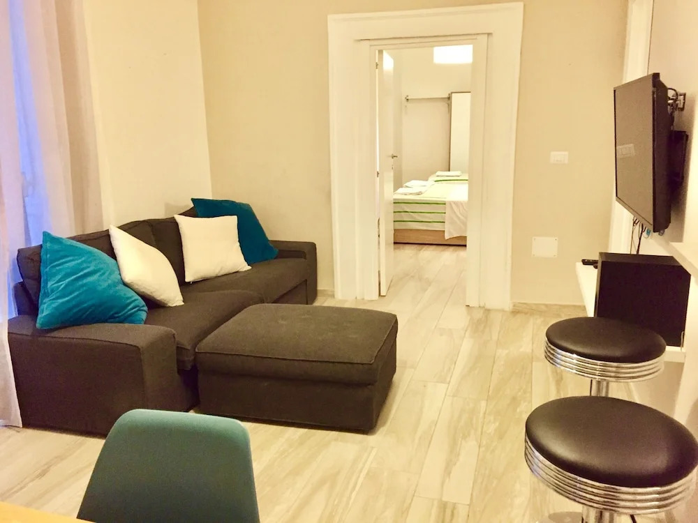 Stay in Naples Flats