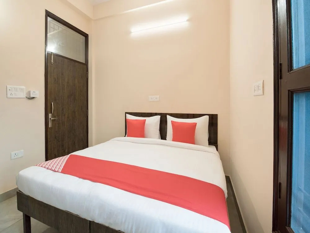 OYO 16093 Flagship Krishna Residency