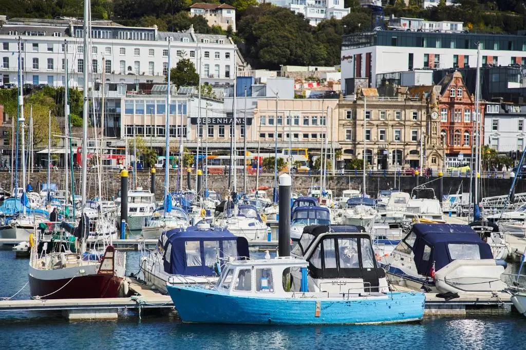 The Moorings - Duplex apartment on Torquay Marina with Hot Tub