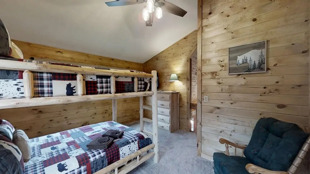 The  Lazy Bear - 2 Br Cabin