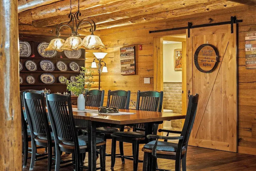 Bigwood Cabin Near Camelback Skiing, Hot Tub, Game Room, Firepit & Yard