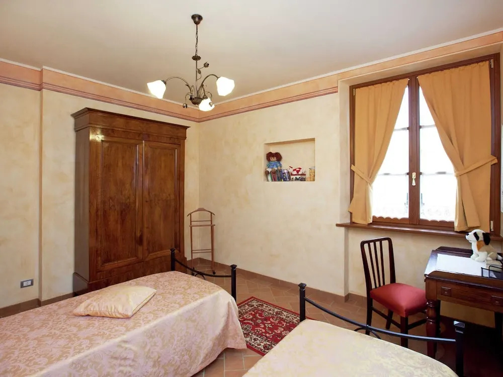 Tuscan Style Apartment with View of the Hills
