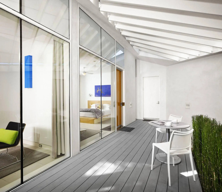 Frame Hotel - Treehouse