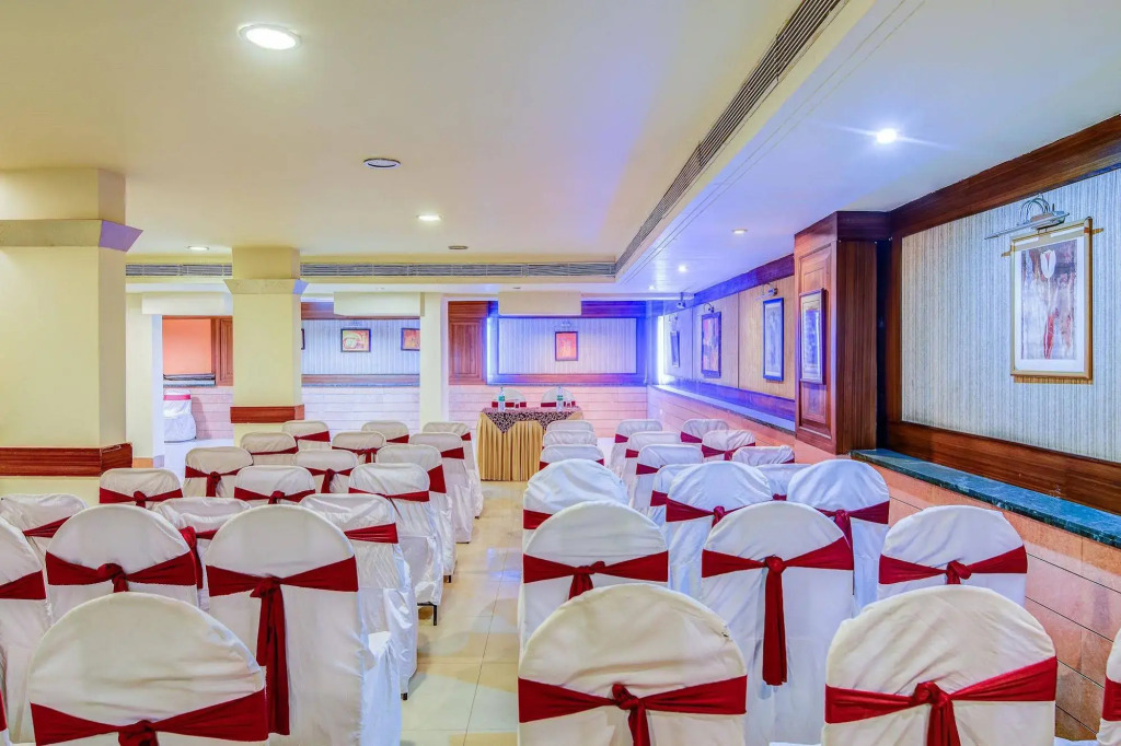 FabHotel Kamla Regency - Rani Kamlapati Station