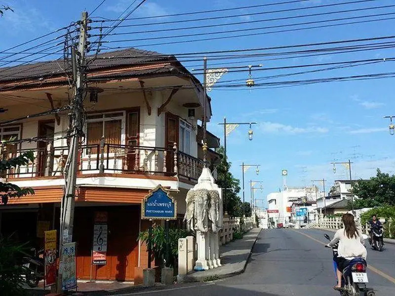 JJ. Home