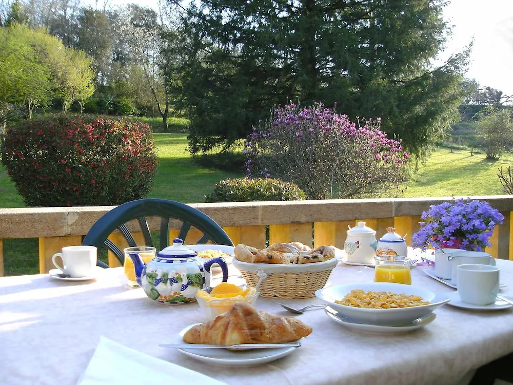 Les Maquinols Estate