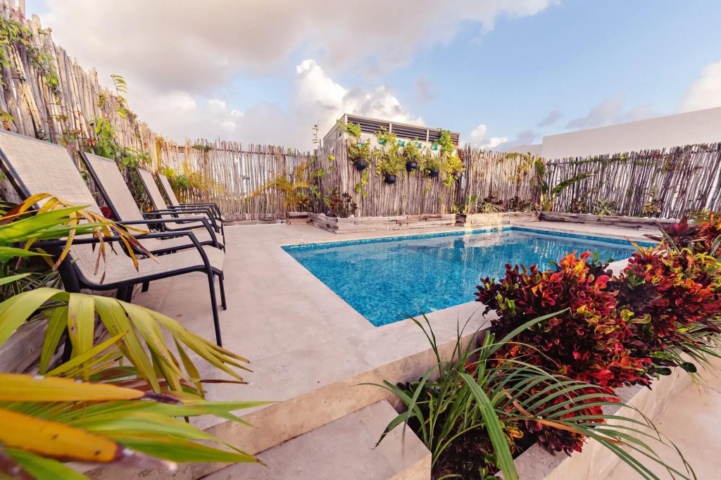 Mararena Family Apartments & Long Stay Living - Steps from 5th Avenue
