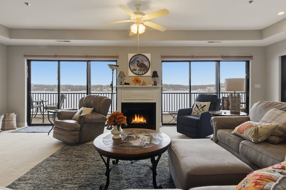 Lakeview Condo at The Falls w/ Wraparound Screened Porch, 2 PWC Slips & Pools at 2 MM