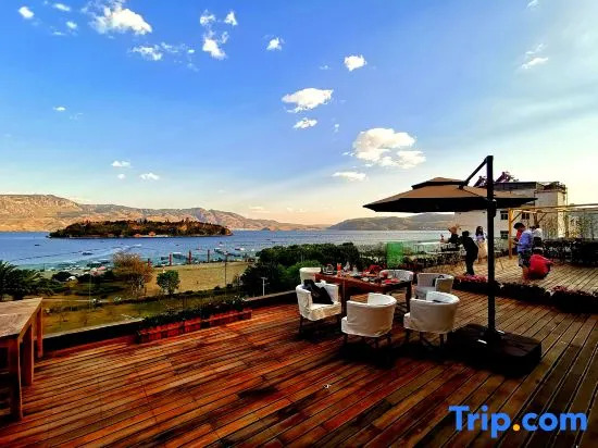 Serene Brit Boutique Hotel Fuxian Lake