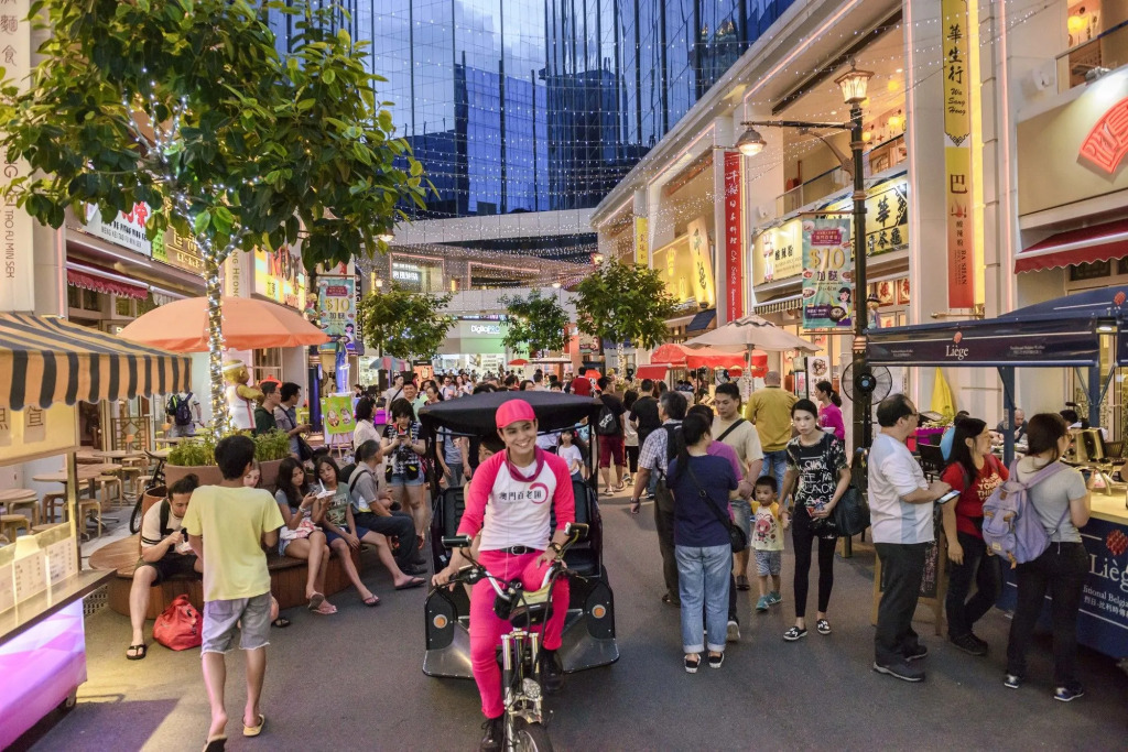 Broadway Hotel