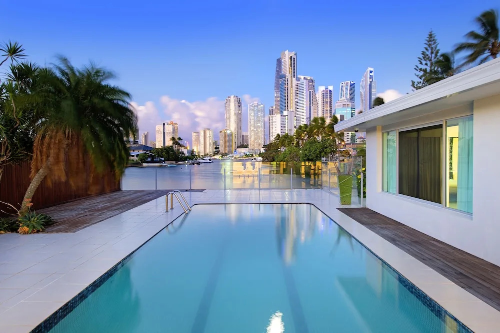 Sunrise Executive 5 Bedroom Home