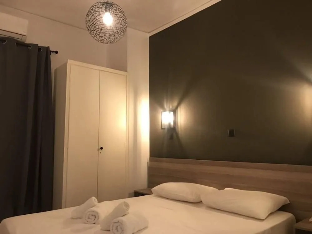 Renovated minimal aptm next to metro