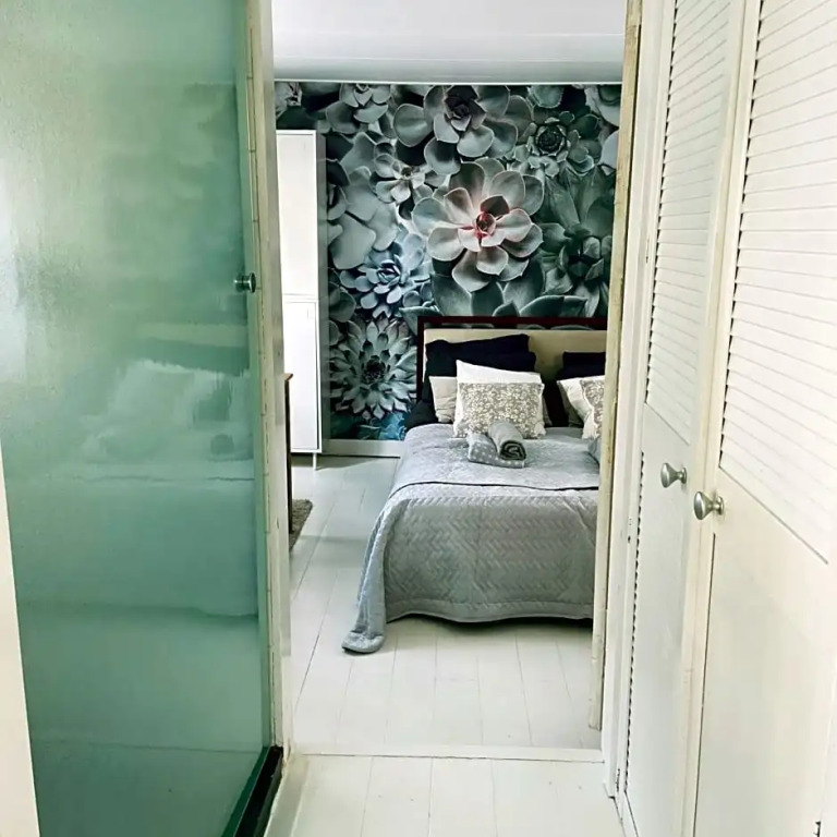 Houseboat Bonnie
