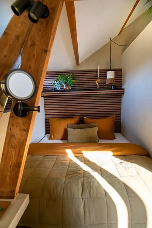 LODGE & LOFT