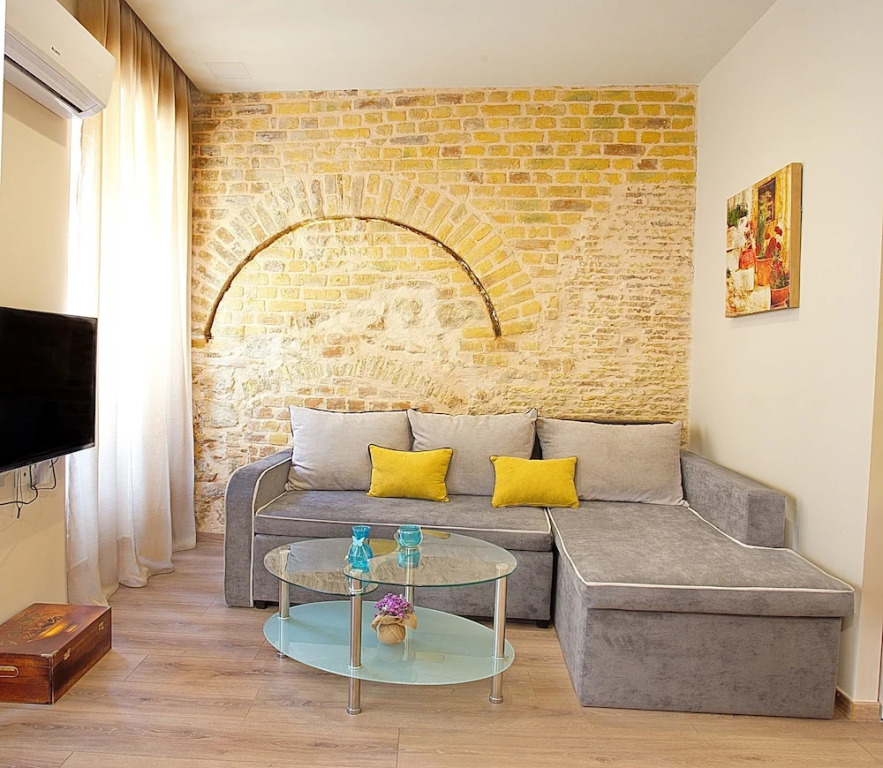Liston Suites