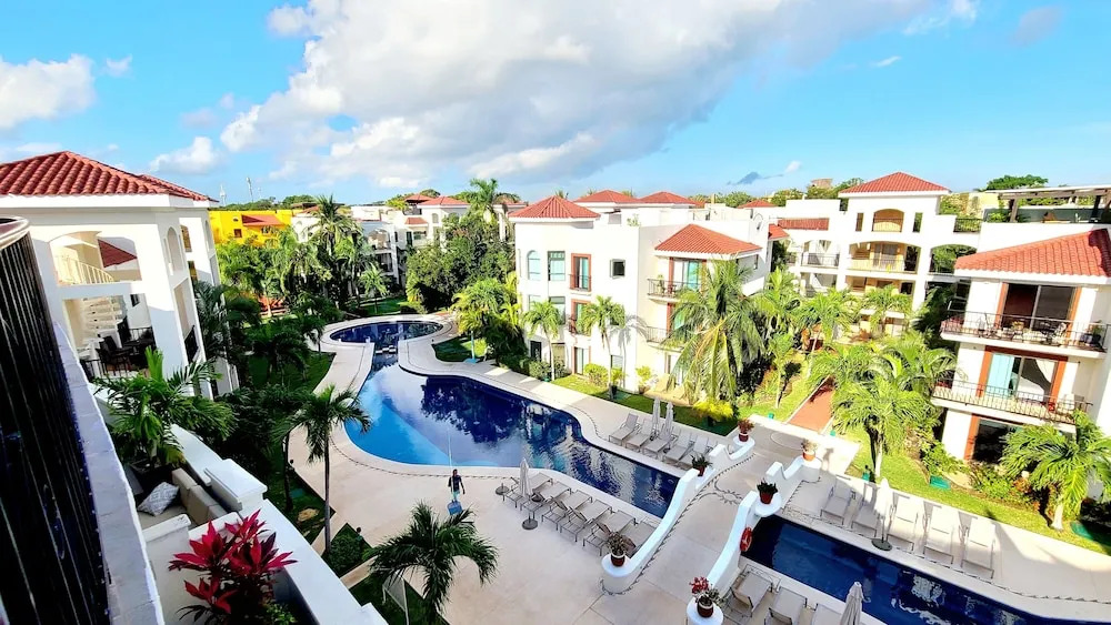 Paseo Del Sol Coral 106 3 Bedroom Condo by RedAwning