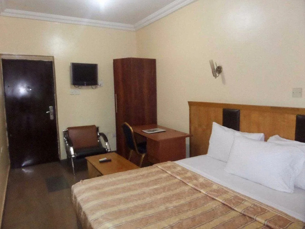 Summit Villas Suites & Apartment