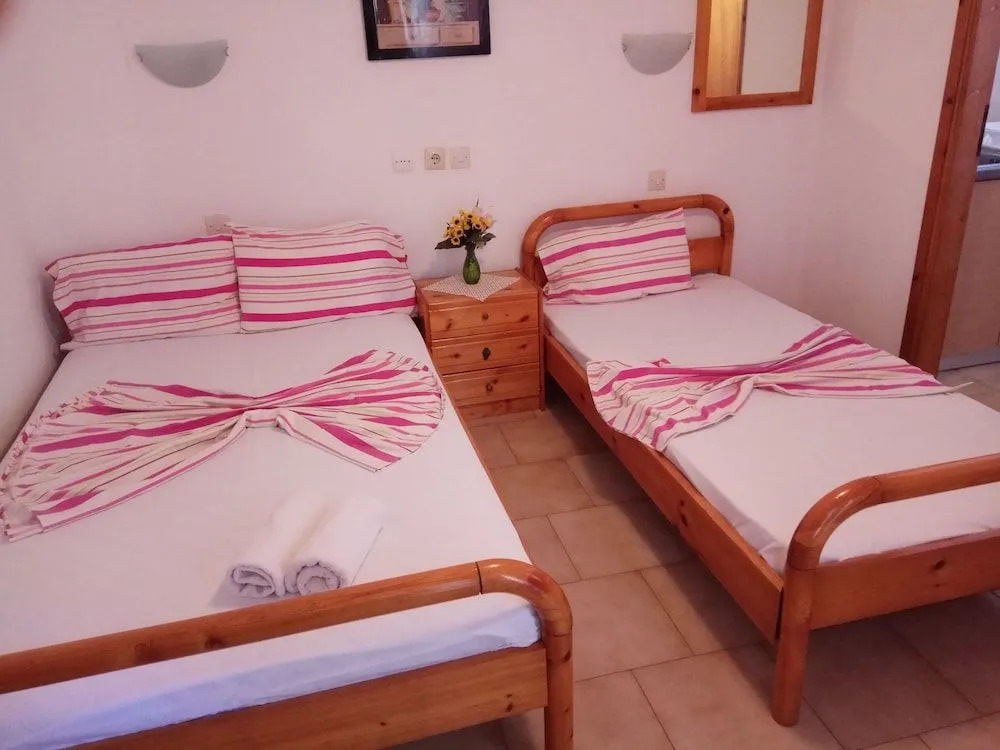 Toroni Apartments