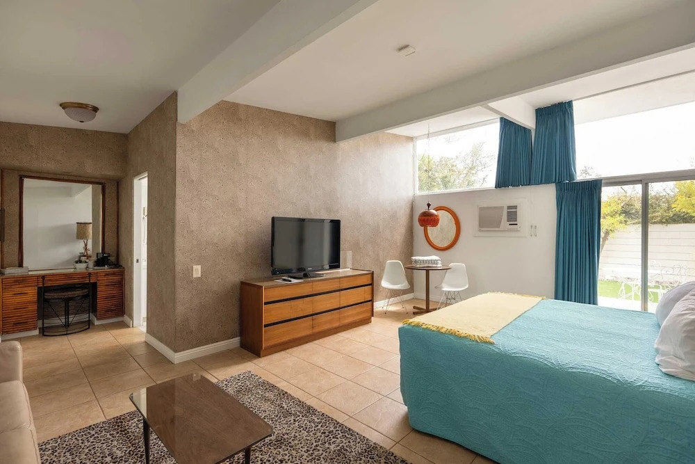 The Monkey Tree Hotel Buyout by Avantstay Entire Hotel Buyout! Funky Rooms w/ Modern Amenities!